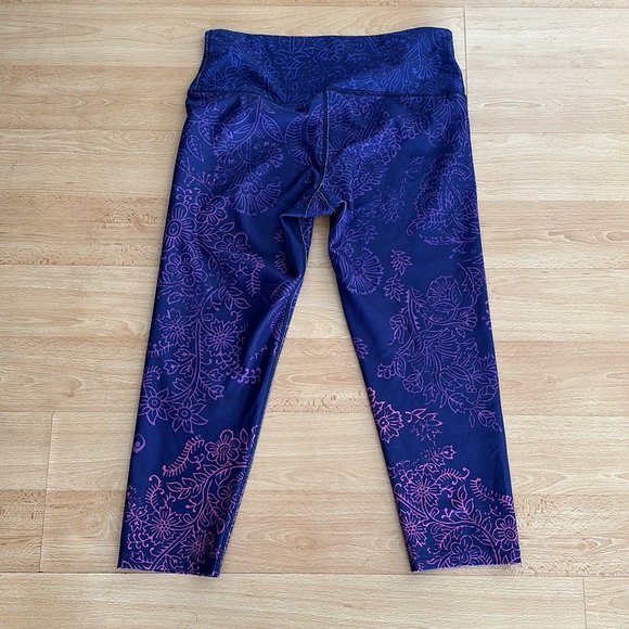 Purple My Inner Fire crop leggings size 8 - Picture 4 of 5